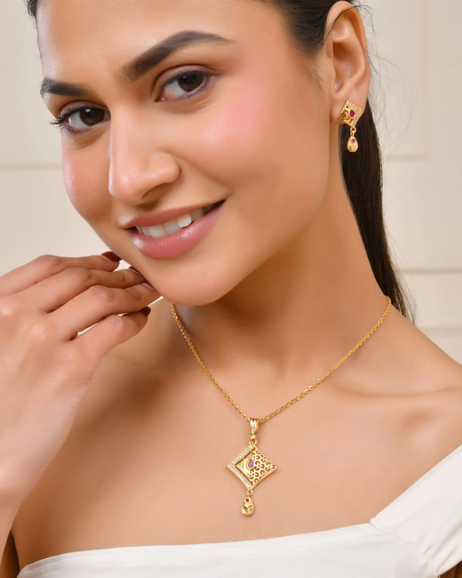 Jewels Nest Gold Finish Square Pendant Necklace Set With Stone Stud Earrings For Women - Image 3