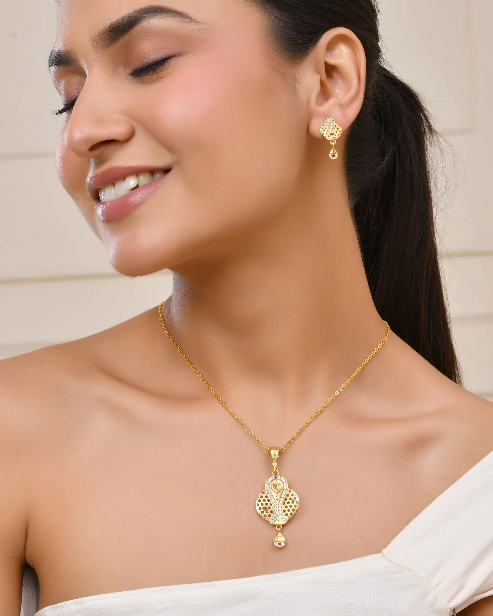Jewels Nest Gold-Plated Honeycomb Design Pendant Necklace Set With Matching Earrings For Women - Image 2