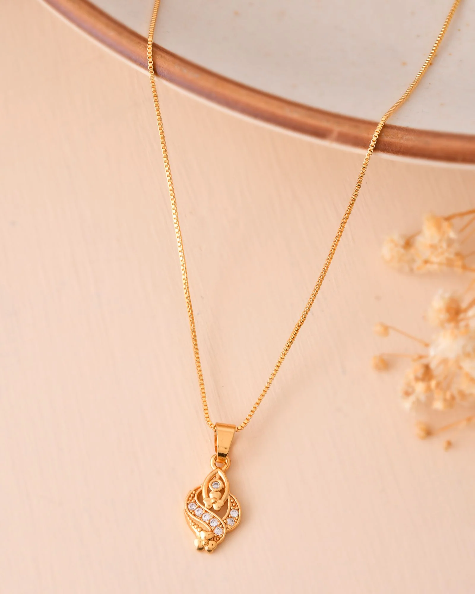 Jewels Nest Gold-Plated Leaf Motif Pendant Necklace For Women