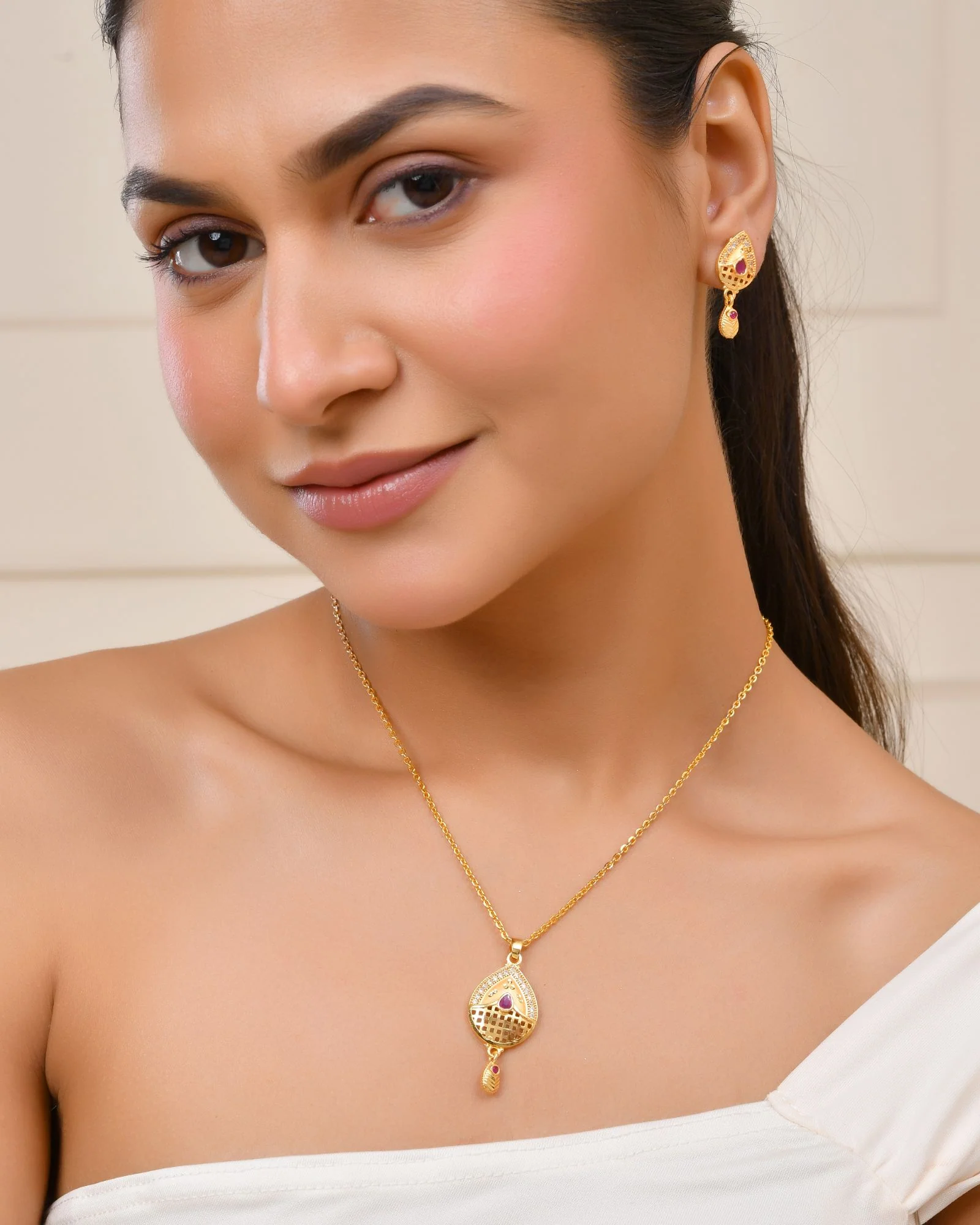 Jewels Nest Gold-Plated Teardrop Pendant Necklace Set With Matching Earrings For Women - Image 2