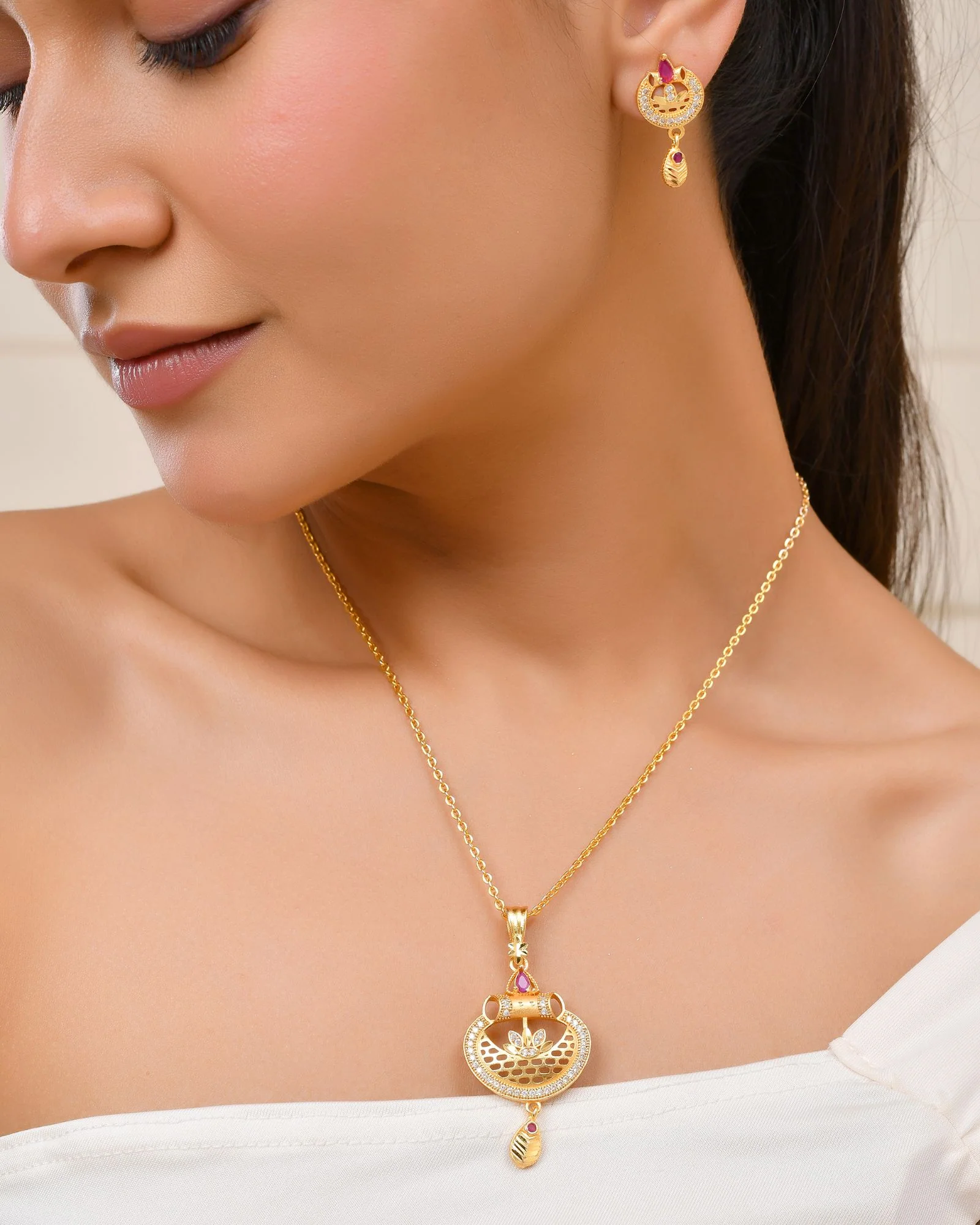 Jewels Nest Gold-Plated Traditional Pendant Necklace Set With Matching Earrings For Women - Image 3
