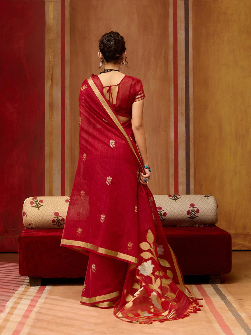 Monjolika Fashion Red Silk Blend woven Work Saree - Image 3